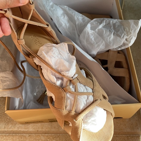 Michael Kors mirabel suede sandal - Picture 2 of 8